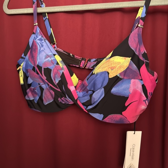 New Calvin Klein Bathing suit top. Size XL - Picture 2 of 8